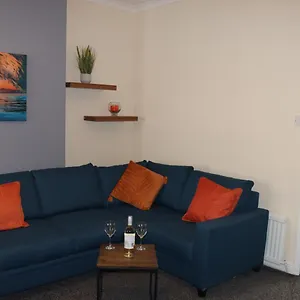 https://2-bed-modern-home-ideal-for-city-coastal-break.yorkshirehotels.net